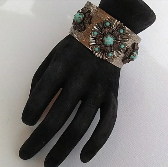 VINTAGE Riveted Blue Stone Filigree Flower Cuff - Picture 6 of 8